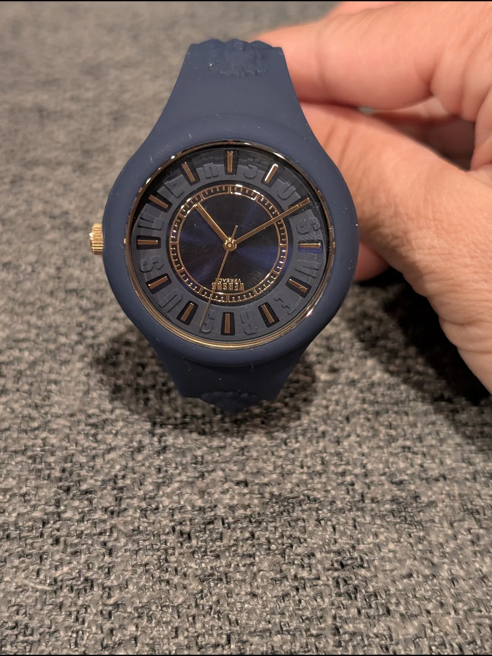 Versus Versace sleek round